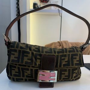 FENDI - Baguette Pink Hardware